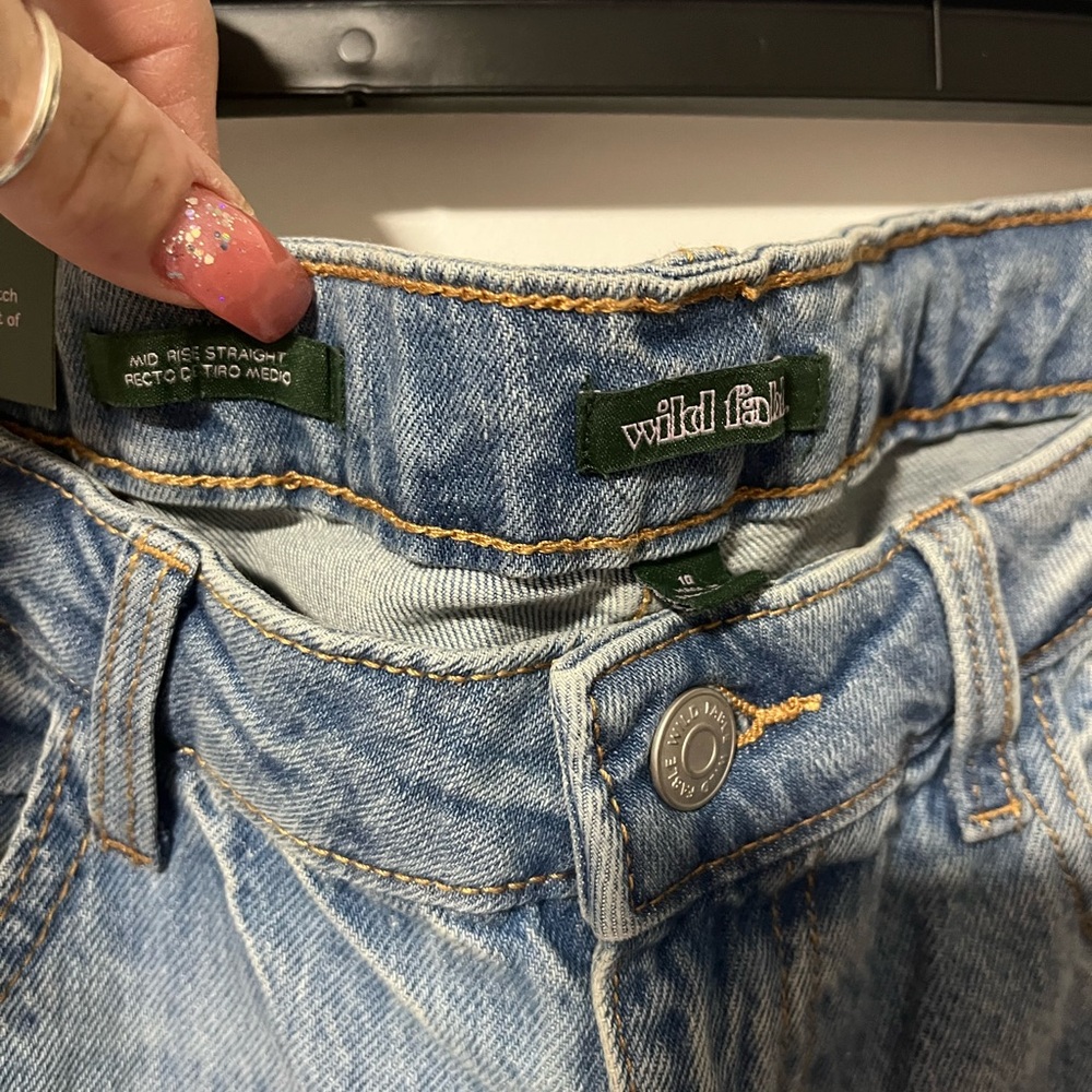 wild fable Light Blue Distressed Mid Rise Straight Leg Easy Rigid Jeans 10/32” - Picture 2 of 4